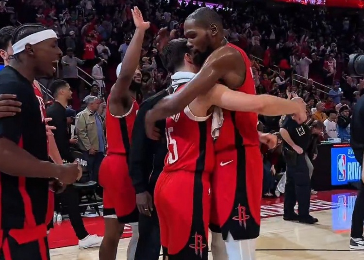 江南APP-小伙子你是功臣！杜兰特申京赛后拍谢泼德的脑袋致意 范乔丹转发