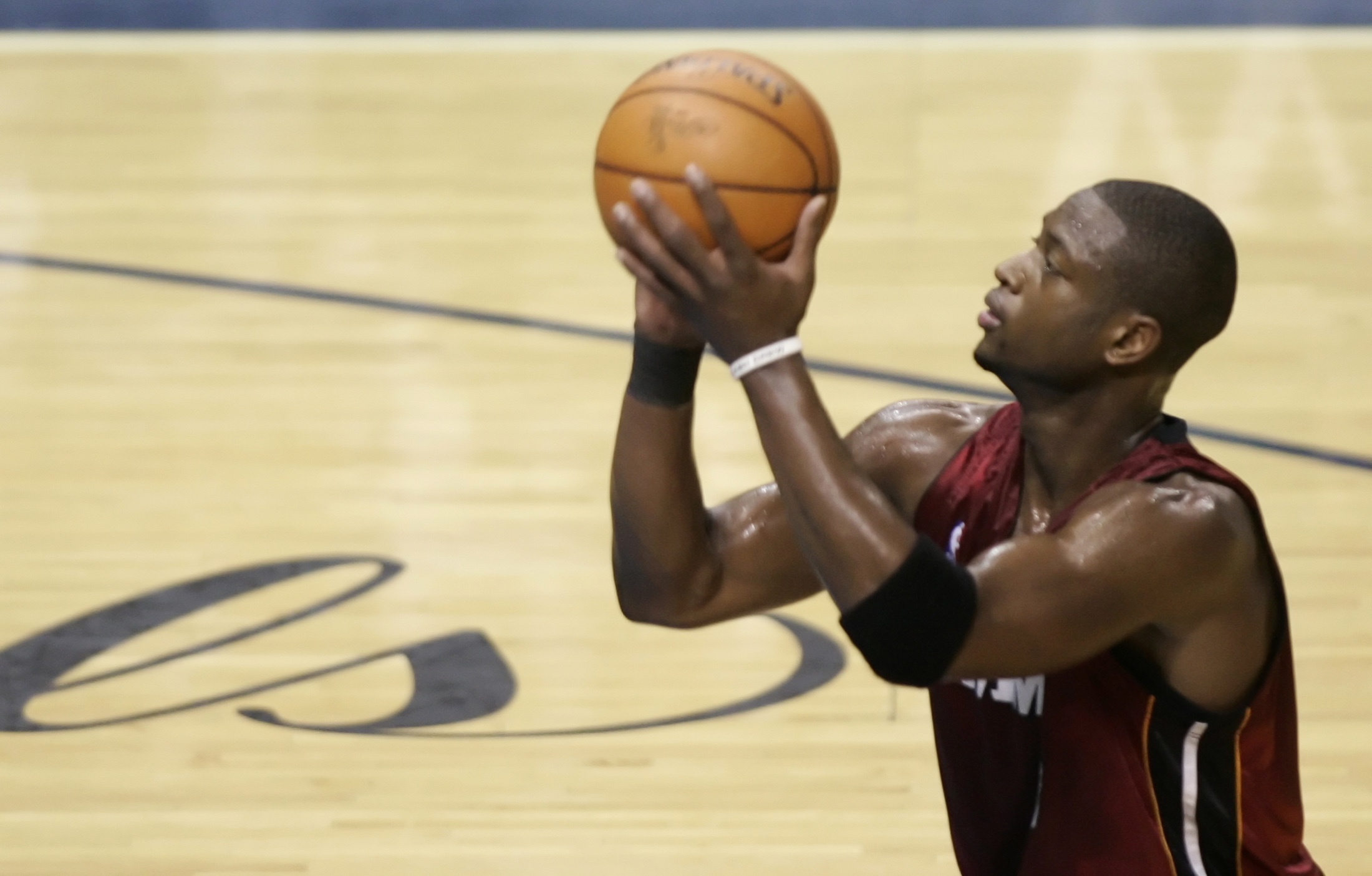 江南体育下载-贝弗利怒怼韦德：我不如你就不能评价你？照这逻辑就乔丹能说你？